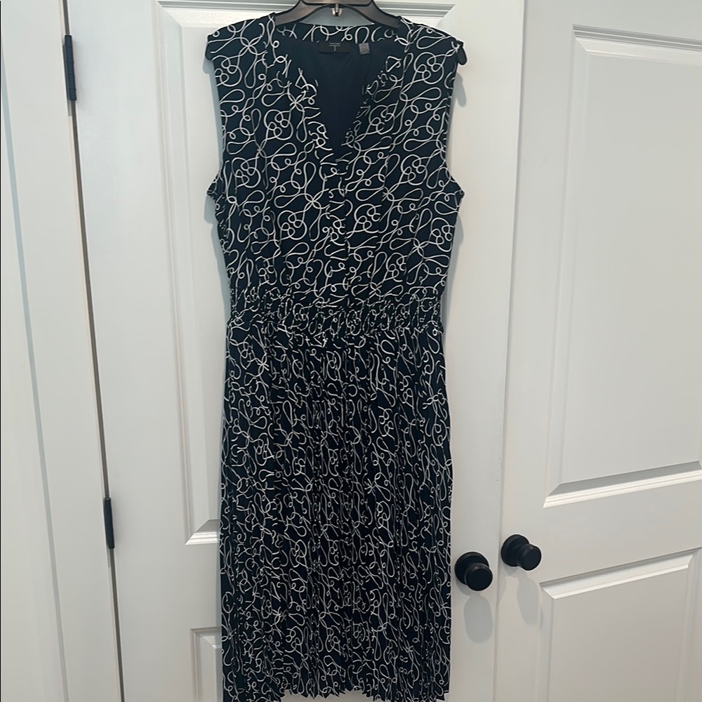 Elegant Navy and White Sleeveless Dress
